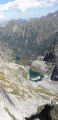 Un lac caché au milieu des montagnes Un lac caché au milieu des montagnes