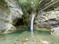 See von Cerin, Fossilienfundstätte, Wasserfälle von Chosas und Brive Lac de Cerin, carrière fossilifère, cascades de Chosas et de la Brive
