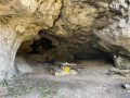 Grotte avec table de pique-nique Grotte avec table de pique-nique