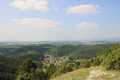 Le château de Čachtice et le village de Višňové Le château de Čachtice et le village de Višňové