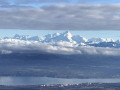 Le Mont-Blanc, vu du belvédère du Turet, entre deux couches de nuages