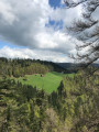 Die Grotte aux Fées und ihre wunderschönen Landschaften zwischen der Schweiz und Frankreich La Grotte aux Fées et ses magnifiques paysages entre Suisse et France