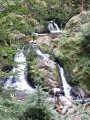 Großer und kleiner Wasserfall von Tendon in einer Schleife Grande et petite cascades de Tendon en boucle