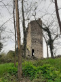 Ardennen-Tal und der Turm von Arras in Arras-sur-Rhône Vallon d'Ardennes et la Tour d'Arras à Arras-sur-Rhône